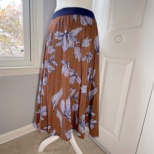 ModCloth | Pleated Floral Skirt with Pockets | Size Small fits waist 34